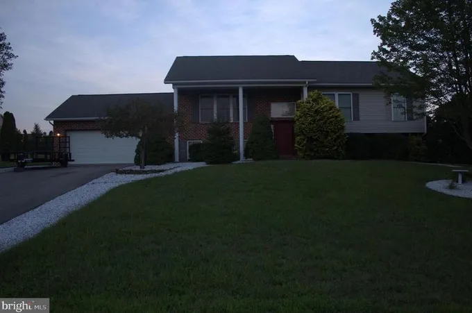 144 Onyx Dr, Chambersburg, PA 17202 - MLS PAFL2001812 for Sale