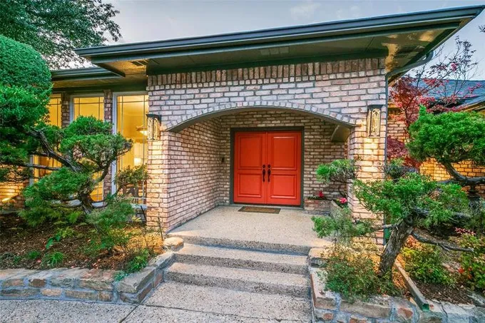 10019 Candlebrook Dr, Dallas, TX 75243 for Sale