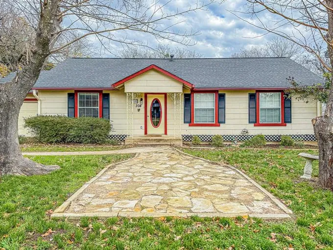 304 W Crossmain, Milford, TX 76670 for Sale