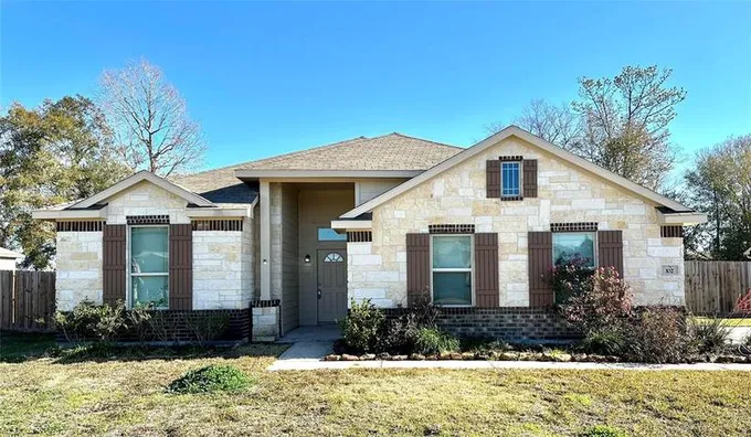 102 Tracie Dr, Dayton, TX 77535 for Sale