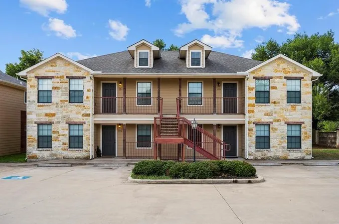 606 Sabine, Brenham, TX 77833 - MLS 3395257 for Sale