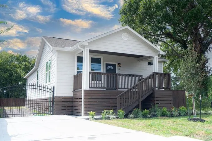 813 W Rittenhouse Rd, Houston, TX 77091 for Sale