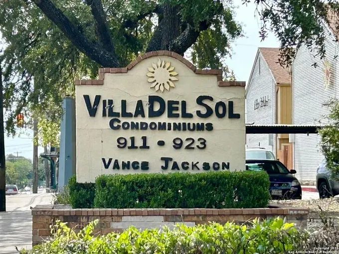 923 VANCE JACKSON RD #305, San Antonio, TX 78201-2762 for Sale
