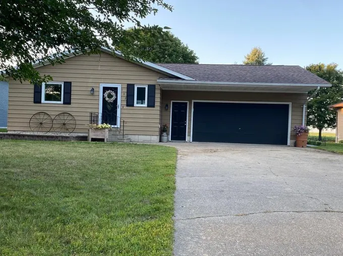 162 10th St SE, Wells, MN 56097 - MLS 6426313 for Sale