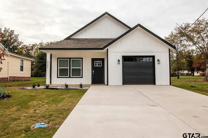 521 N WASHINGTON ST, Grand Saline, TX 75140 Single Family Residence For Sale  MLS# 23015641