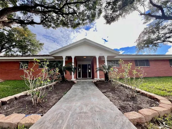 3641 Deal St, Houston, TX 77025 for Sale