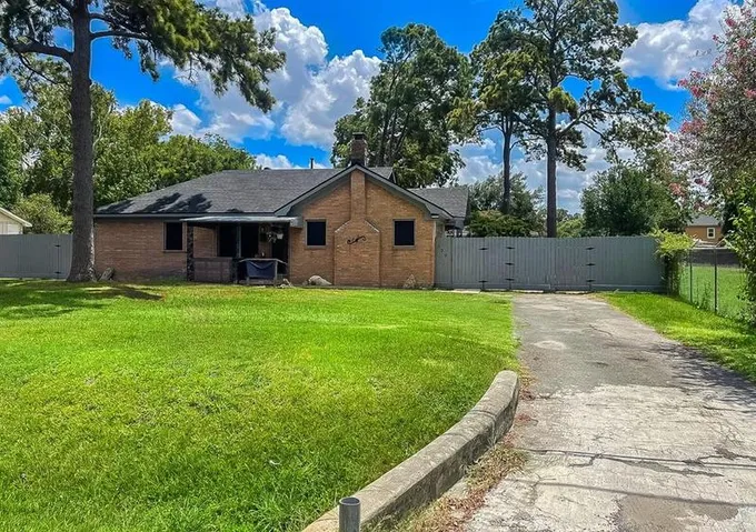 130 Meadow Lea Dr, Houston, TX 77022 for Sale