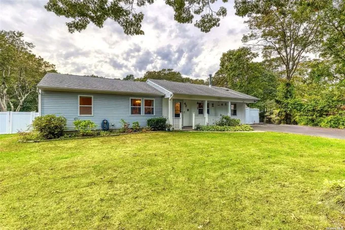 Center Moriches, Suffolk County, NY House for sale Property ID: 417955260