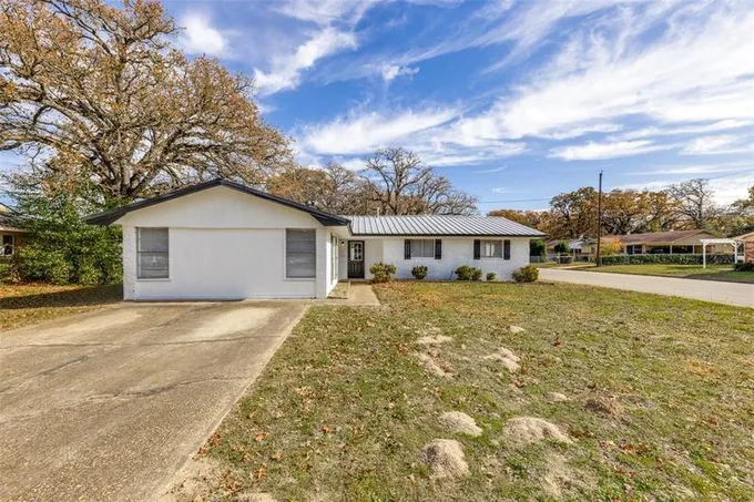 500 Martin Luther King Jr Cir, Athens, TX 75751 for Sale