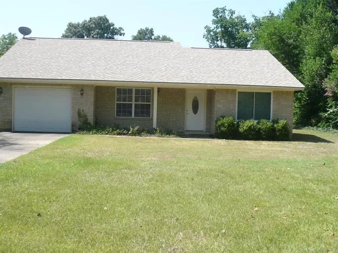 1404 NE Whitehead St, Smithville, TX 78957 for Sale