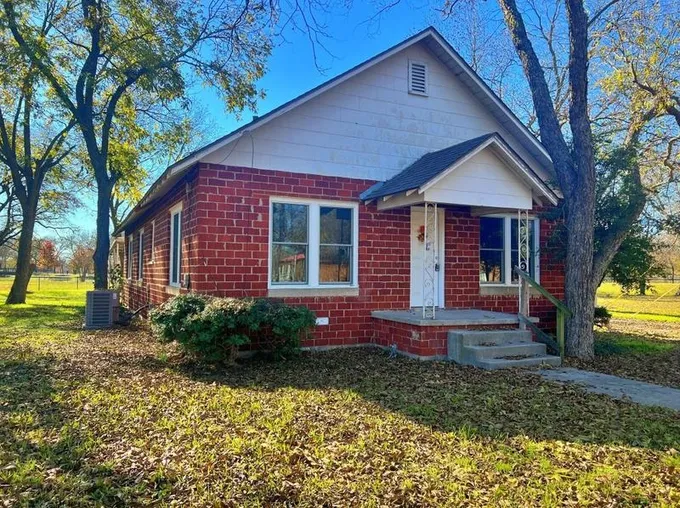 800 E Garnett St, Gainesville, TX 76240 - MLS 20489021 for Sale