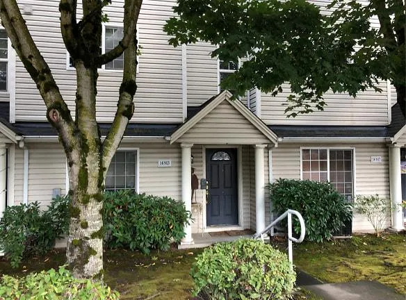 Halsey East Townhomes Apartments - 16909 NE Halsey St - Portland, OR Apartments for Rent