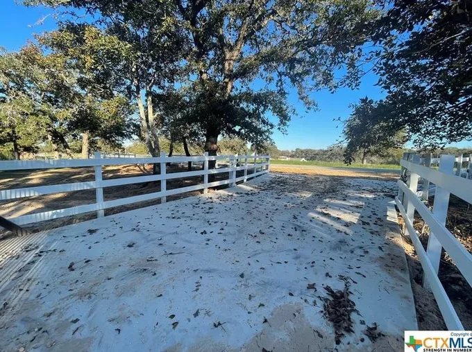 1060 Vivroux Ranch Rd, Seguin, TX 78155 - MLS 481091 for Sale