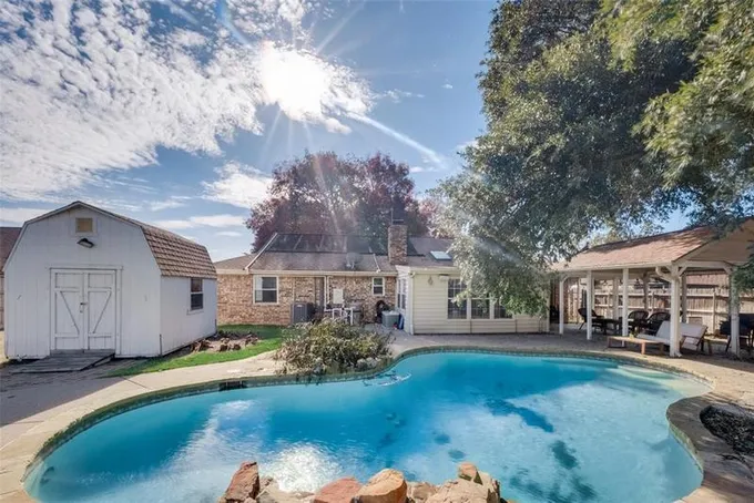 732 Springhill Dr, Hurst, TX 76054 for Sale