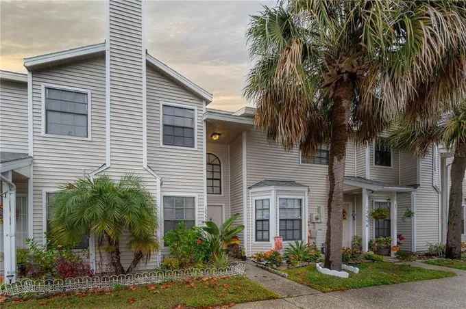 12552 Castle Hill Dr, Tampa, FL 33624  MLS# T3488382 for Sale