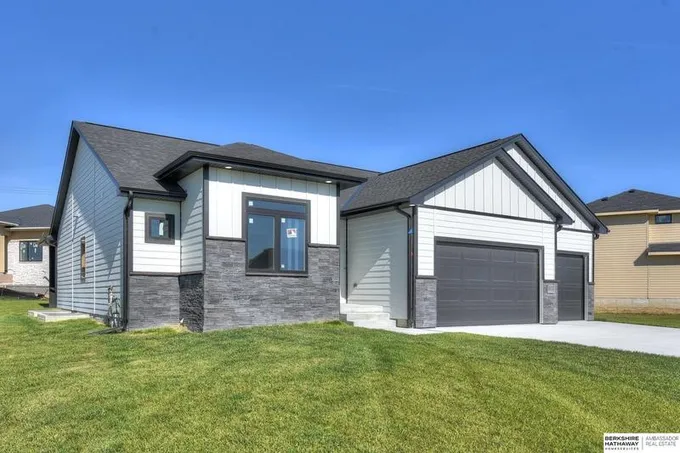 9914 S 184th St, Omaha, NE 68136  MLS# 22328160 for Sale