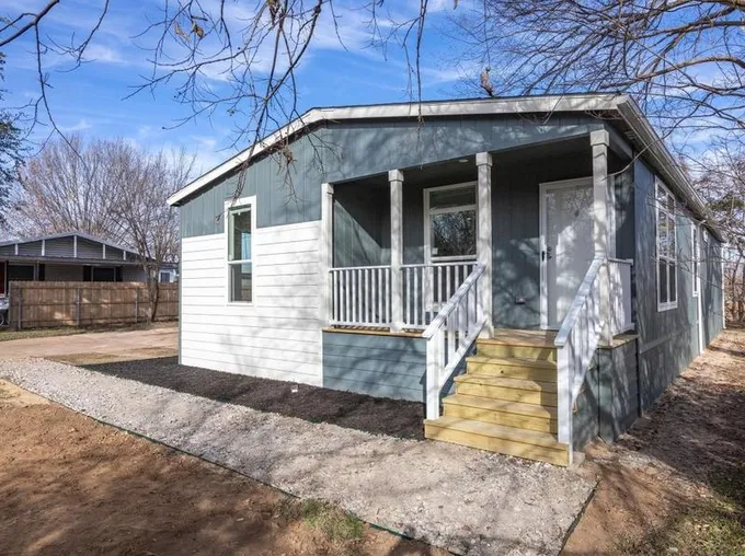 113 Dwight Dr, Azle, TX 76020 - MLS 20502617 for Sale