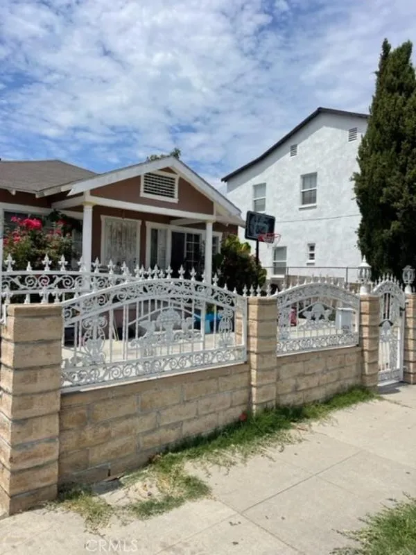 2621 Vineyard, Los Angeles CA 90016 for Sale