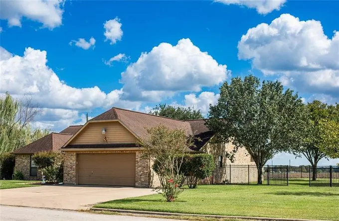 727 Norman Dr, East Bernard, TX 77435 for Sale