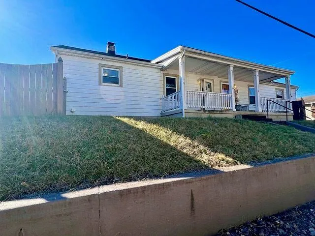 AVail! 2/1B For rent in Evansville IN #117 E Parkland Ave