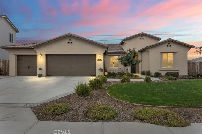 703 Chichester Ct, Bakersfield, CA 93314 - MLS SR24012211 for Sale