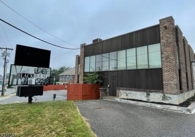 481 Memorial Pkwy, Phillipsburg, NJ 08865 - MLS 3858863 for Sale
