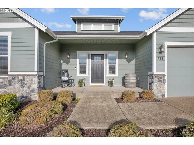 711 E MCKINLEY ST, Carlton OR 97111 for Sale