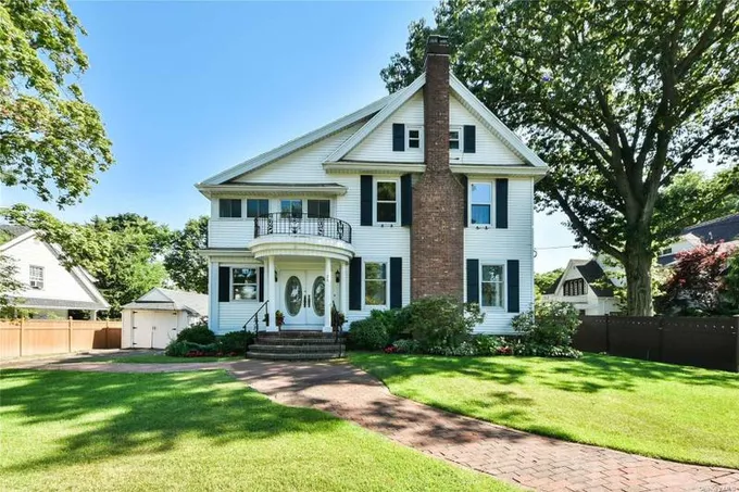 Douglaston, Queens County, NY House for sale Property ID: 416594609