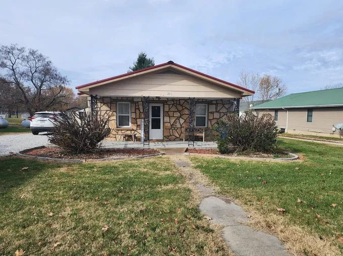 213 S Main St, Licking, MO 65542 - MLS 23067465 for Sale