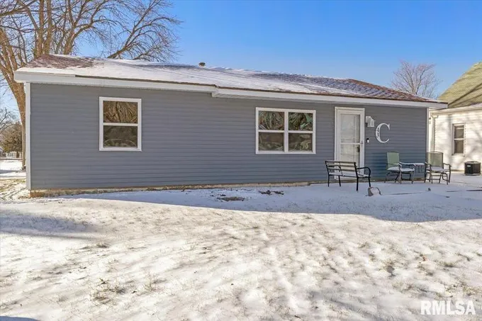 43 S State St, Divernon, IL 62530  MLS# CA1026878 for Sale