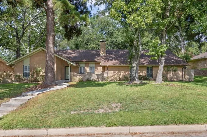 3829 Cloverdale Dr, Tyler, TX 75701 - MLS 87199730 for Sale