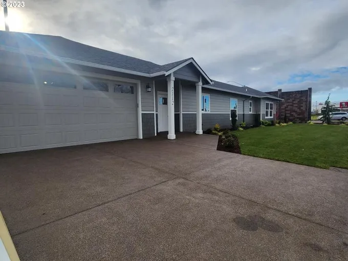 2112 RAINIER RD, Woodburn OR 97071 for Sale