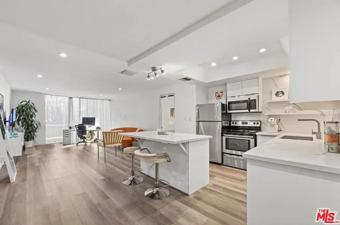 321 S San Vicente Blvd #101, Los Angeles, CA 90048 - MLS 23-333873 for Sale