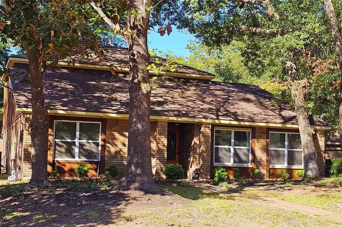 3215 Falling Brook Dr, Houston, TX 77345  MLS# 42626197 for Sale