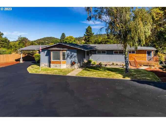 2254 SE DOUGLAS AVE, Roseburg OR 97470 for Sale