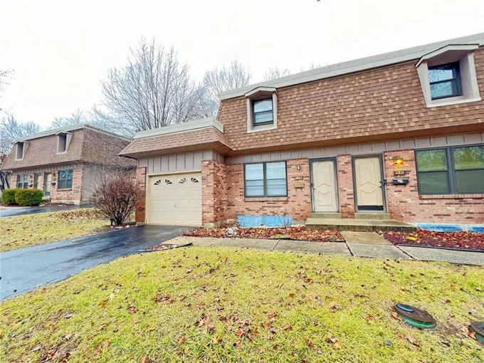 11833 CHARLEMAGNE DR, Maryland Heights, MO 63043 Condominium For Sale  MLS# 24001038