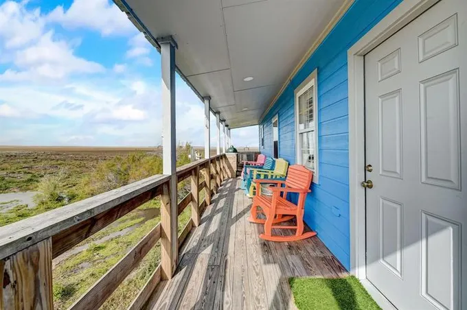 1321 Melody Ln, Crystal Beach, TX 77650 for Sale