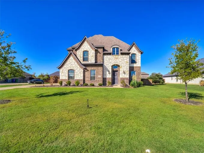 321 Equestrian Dr, Waxahachie, TX 75165 for Sale