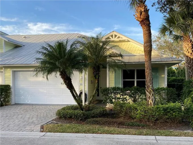 440 PINEAPPLE SQ SW, Vero Beach, FL 32962 Single Family Residence For Sale  MLS# 274591