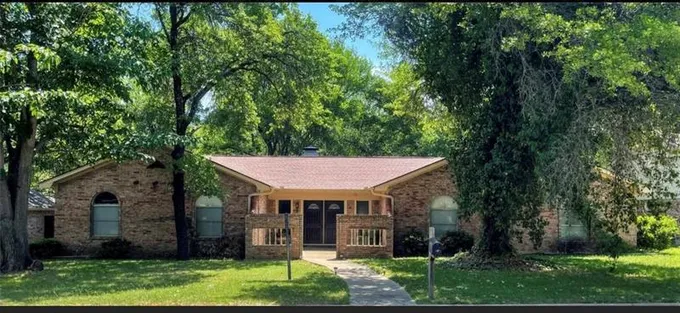 20 Greenbriar Ct, Mineral Wells, TX 76067 for Sale