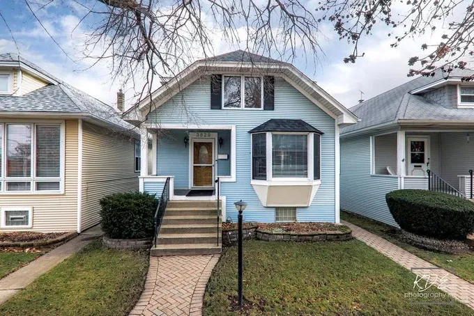 3829 N New England Ave, Chicago, IL 60634  MLS# 11941285 for Sale
