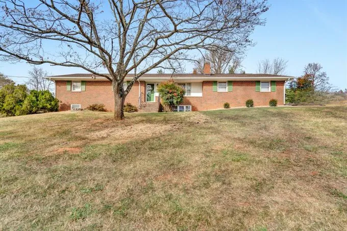 2211 FEATHER RD, Vinton, VA 24179 Single Family Residence For Sale  MLS# 903251