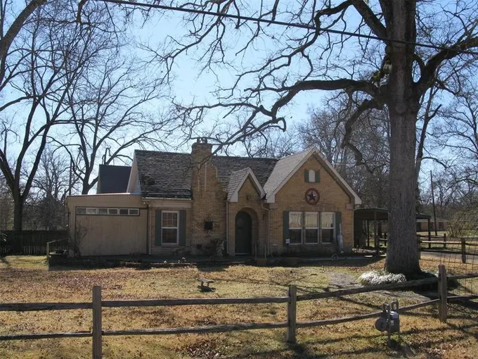 911 W Wolfe St, GRAND SALINE, TX 75140 for Sale