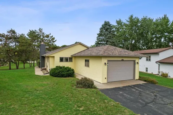 893 Saddle Rdg, Portage, WI 53901  MLS# 1965989 for Sale