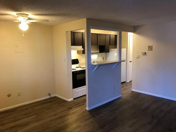 Unit 205 - Spartan Court Apartments - Denver, CO for Rent