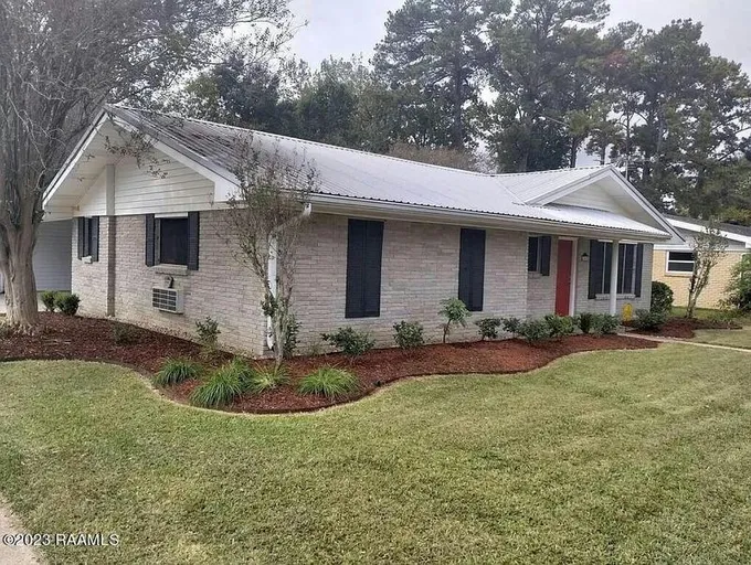 408 DAFNEY DR, Lafayette, LA 70503 Single Family Residence For Sale  MLS# 23010398