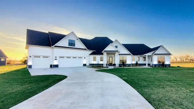 705 Lexington Ln, Nevada, TX 75173 for Sale