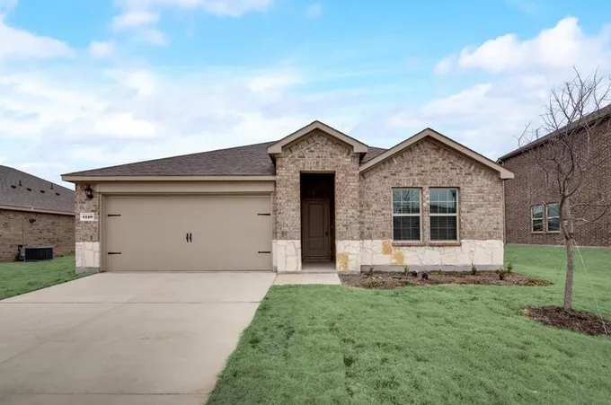 4120 Fitzgerald Ave, Aubrey, TX 76227 - MLS 20432159 for Rent