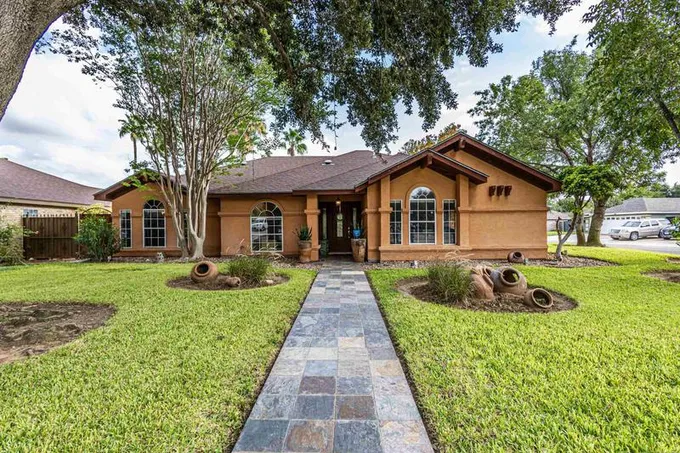 1201 St Patrick Dr, Laredo, TX 78045 for Sale