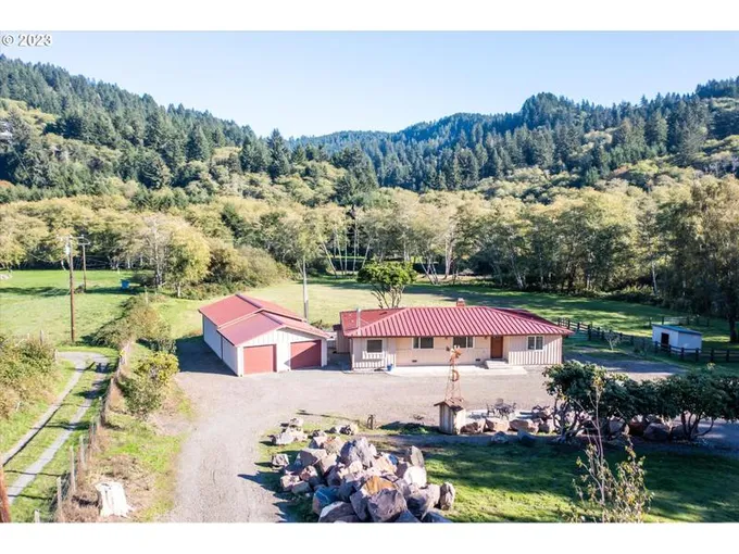 14841 LILES DR, Brookings OR 97415 for Sale